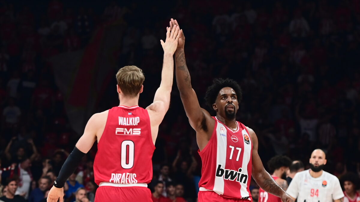 Ο Γουόκαπ με τον ΜακΚίσικ πανηγυρίζουν κόντρα στην Παρτιζάν (KLODIAN LATO