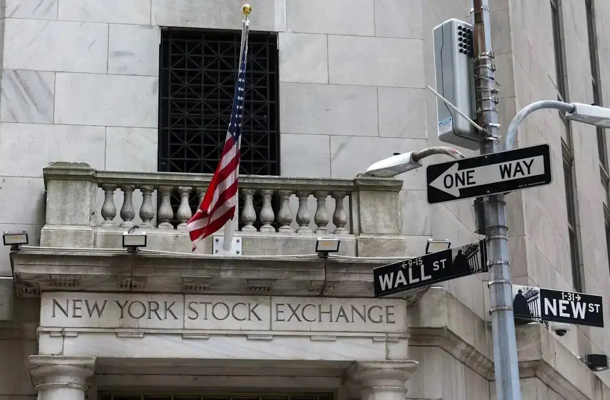 The wall street entrance