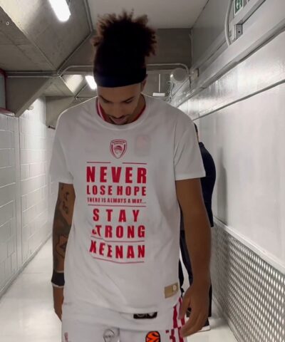 Αρμάνι Μιλάνο – Ολυμπιακός: Με μπλουζάκια για τον Κίναν Έβανς οι παίκτες του Ολυμπιακού