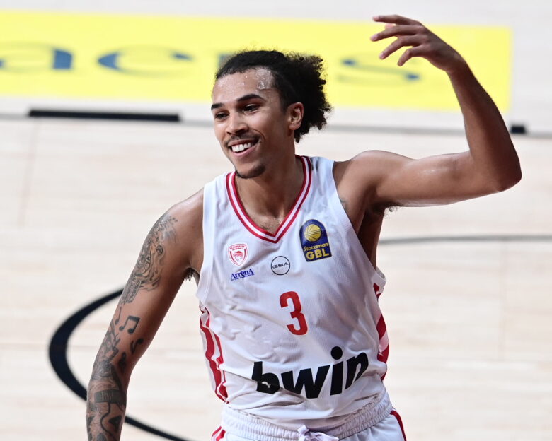 Ολυμπιακός – Παρί: Μέσα ο Γουόρντ, εκτός ο ΜακΚίσικ