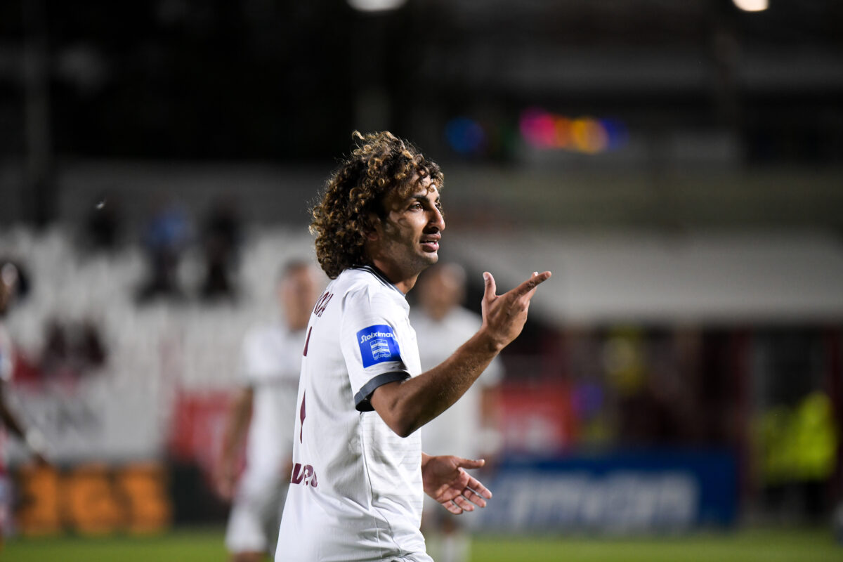 Ο Αμρ Ουάρντα με τη φανέλα της ΑΕΛ