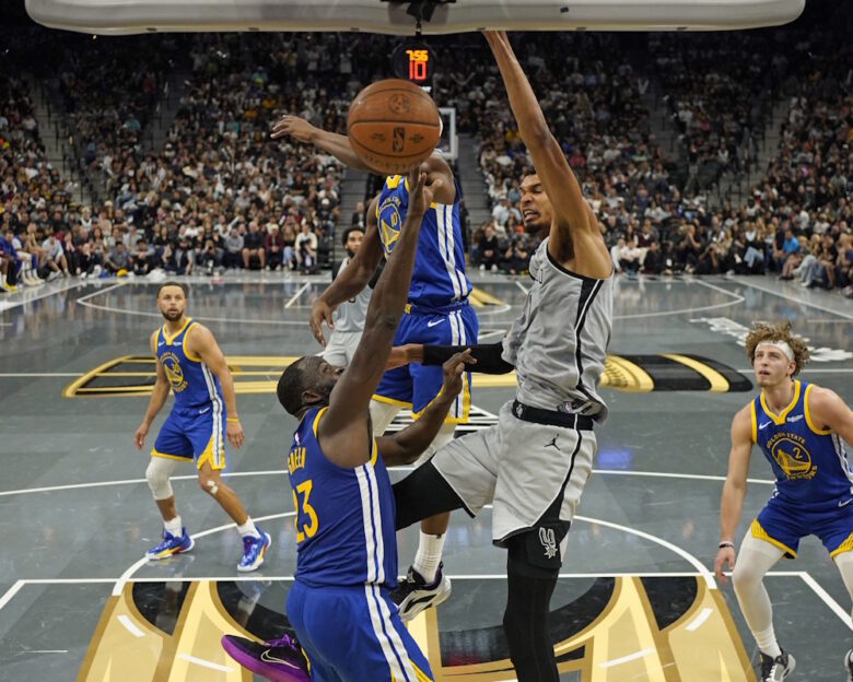 Ο Γουεμπανιάμα κάρφωσε πάνω από τον Γκριν και φώναξε μπροστά στο πρόσωπό του στο παιχνίδι Σπερς – Ουόριορς