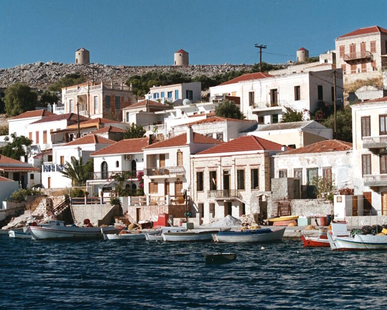 Μπλακ άουτ στη Χάλκη – Πλωτός γερανός έκοψε τα υποθαλάσσια καλώδια