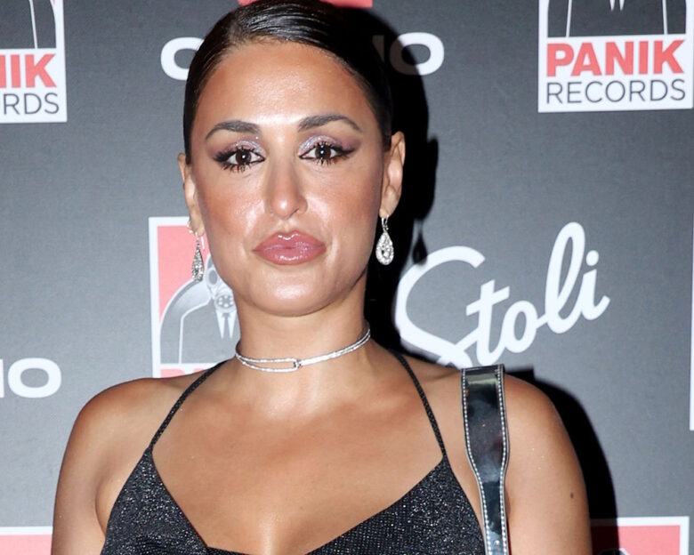 Χριστίνα Σάλτη: «Είχα ενοχές που έβγαινα και τραγουδούσα, ενώ η μαμά μου ήταν στο νοσοκομείο»