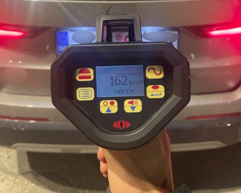 Τέλος στα πρόστιμα για υπερβολική ταχύτητα βάζει το σύστημα Αναγνώρισης Σημάτων Κυκλοφορίας