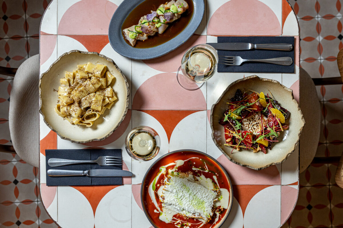 Yphès: Ένα ήσυχο και γεμάτο γεύση spot στην «καρδιά» της Αθήνας