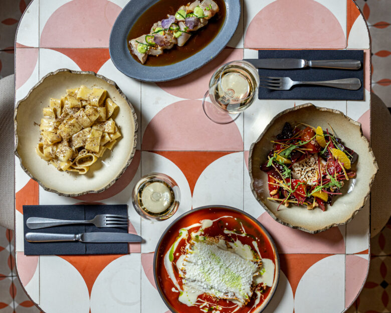 Yphès: Ένα ήσυχο και γεμάτο γεύση spot στην «καρδιά» της Αθήνας