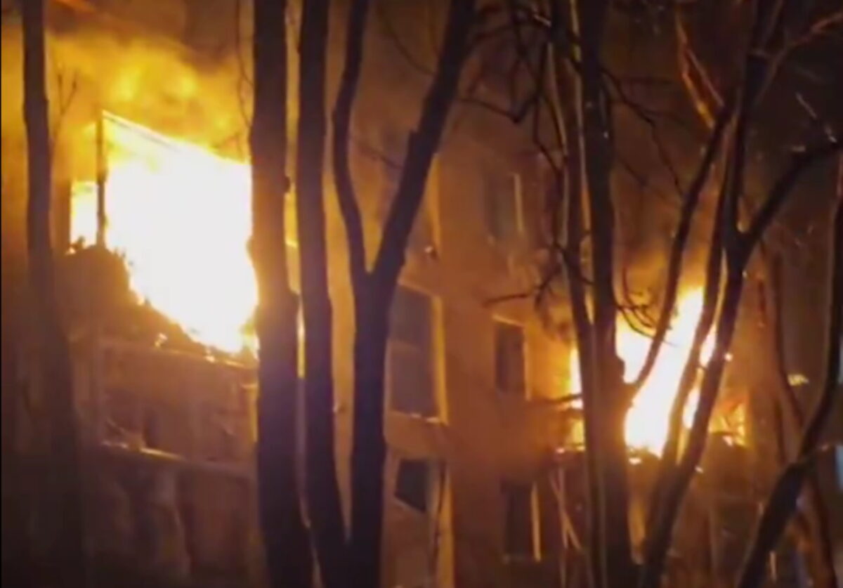 Στις φλόγες κτίριο στη Ζαπορίζια