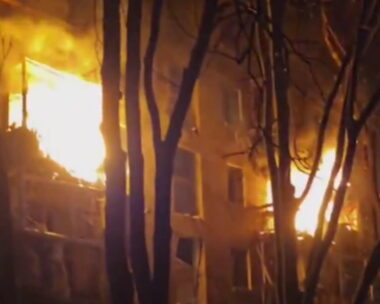 Στις φλόγες κτίριο στη Ζαπορίζια