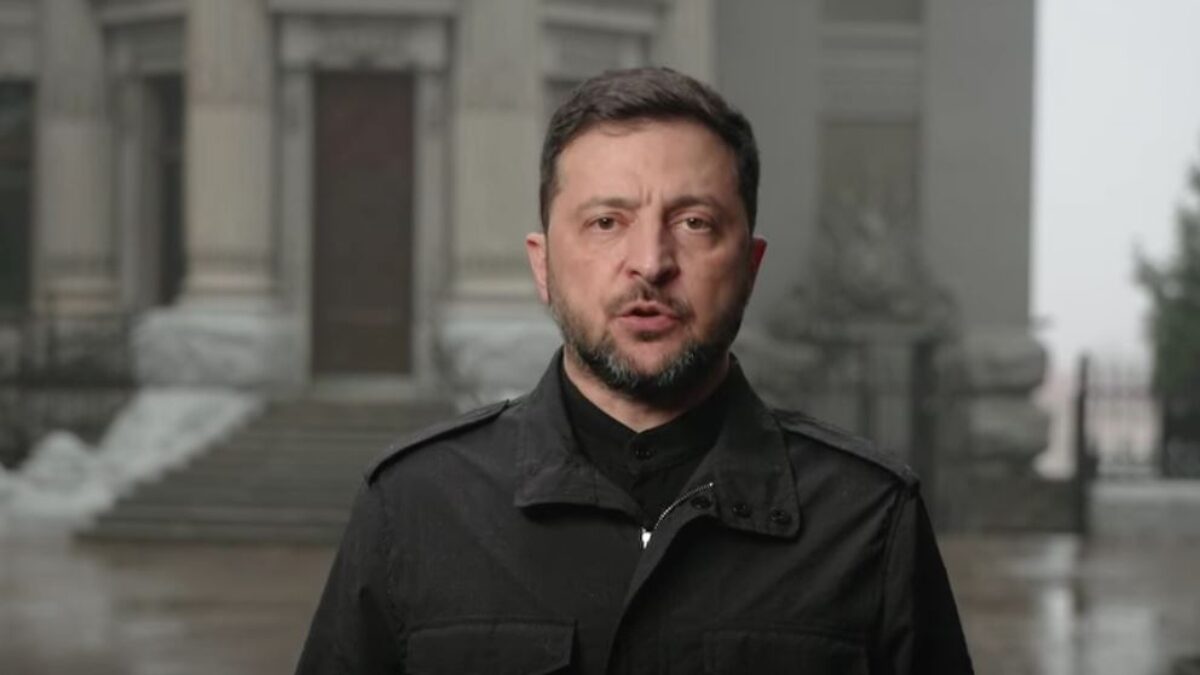 Διάγγελμα Ζελένσκι: «Βρισκόμαστε σε δίλημμα ή θα χάσουμε τον βασικό μας εταίρο ή την αξιοπρέπεια της Ουκρανίας»