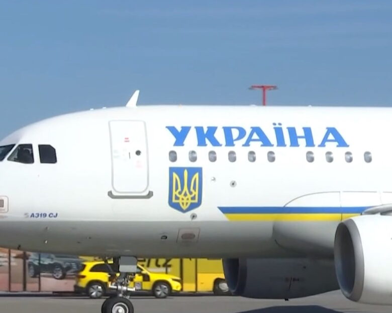 Ο Βολοντίμιρ Ζελένσκι έφτασε στην Αθήνα: Στο Προεδρικό για να συναντηθεί με τον Κωνσταντίνο Τασούλα, στις 13:45 η συνάντηση με τον Κυριάκο Μητσοτάκη