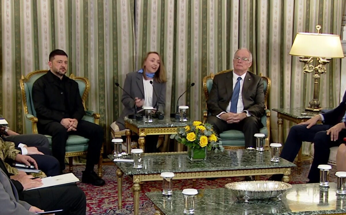 Ο Βολοντίμιρ Ζελένσκι έφτασε στην Αθήνα: Στο Προεδρικό για να συναντηθεί με τον Κωνσταντίνο Τασούλα, στις 13:45 η συνάντηση με τον Κυριάκο Μητσοτάκη