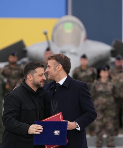 Μακρόν και Ζελένσκι υπέγραψαν για την προμήθεια περίπου 100 Rafale στην Ουκρανία