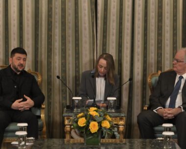 Ο Βολοντίμιρ Ζελένσκι με τον Κωνσταντίνο Τασούλα στο Προεδρικό Μέγαρο