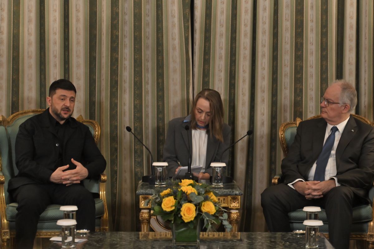 Ο Βολοντίμιρ Ζελένσκι με τον Κωνσταντίνο Τασούλα στο Προεδρικό Μέγαρο