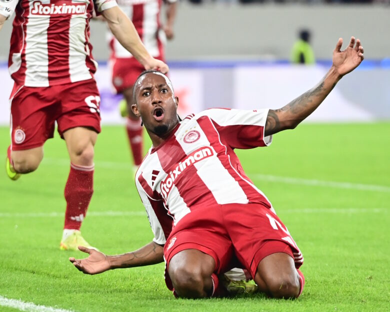 Ολυμπιακός – Αϊντχόφεν: To εκπληκτικό γκολ του Ζέλσον Μαρτίνς που έβαλε τους γηπεδούχους μπροστά στο σκορ