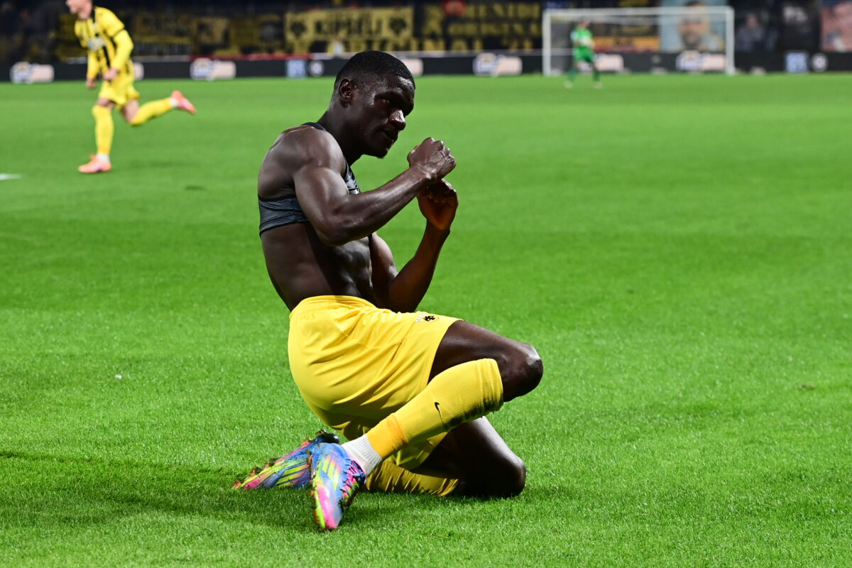 Ο Ζίνι πανηγυρίζει κόντρα στον Άρη (ΓΙΩΡΓΟΣ ΜΑΤΘΑΙΟΣ