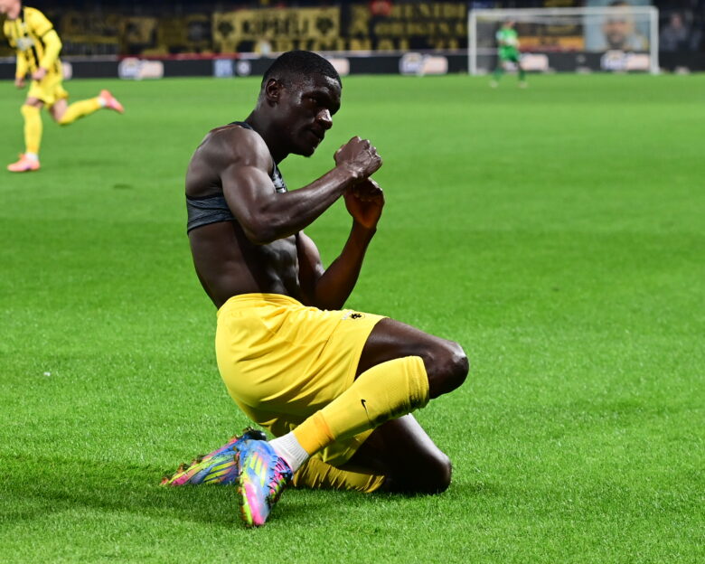 Ο Ζίνι πήρε το βραβείο του MVP για το ΑΕΚ – Άρης: «Ήταν δύσκολη η περίοδος του τραυματισμού»