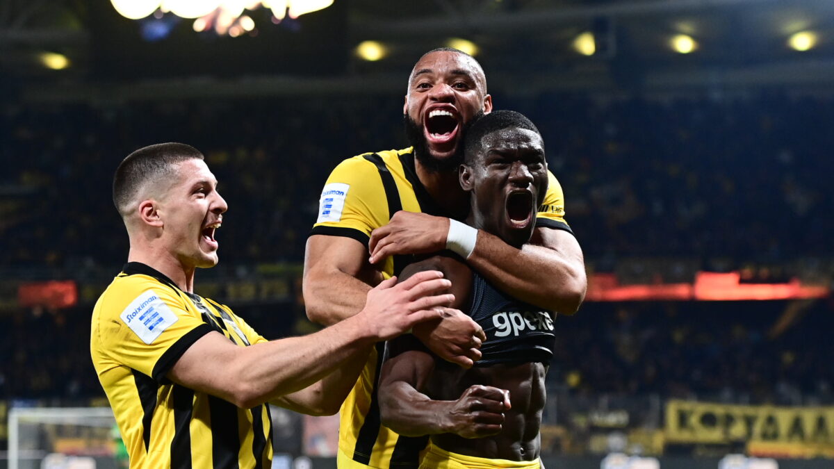 Ο Ζίνι πανηγυρίζει το γκολ του για την ΑΕΚ (ΓΙΩΡΓΟΣ ΜΑΤΘΑΙΟΣ