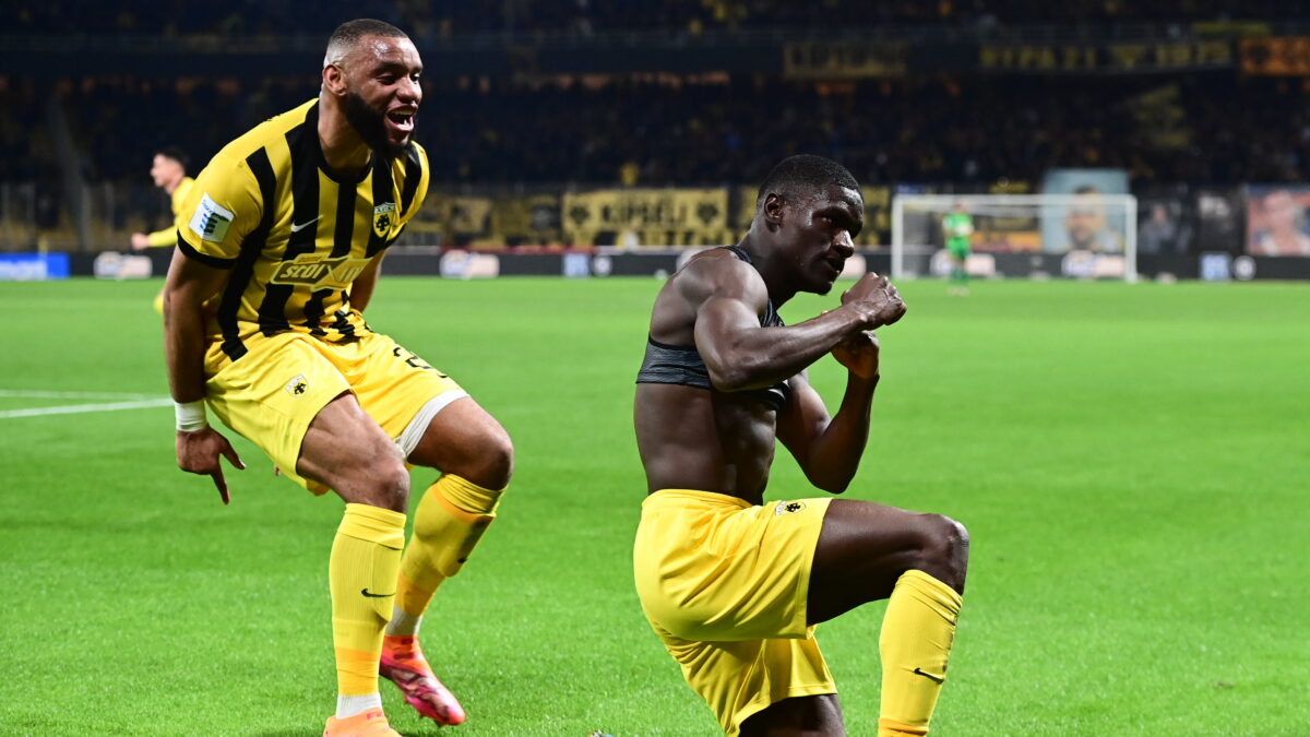 Ο Ζίνι πανηγυρίζει το γκολ του για την ΑΕΚ (ΓΙΩΡΓΟΣ ΜΑΤΘΑΙΟΣ