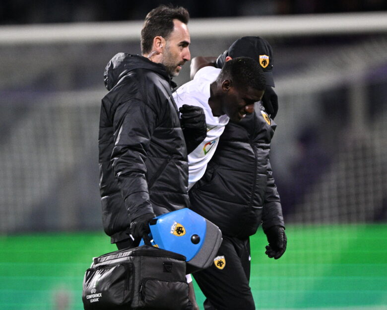 H φωτογραφία του Ζίνι με το δεμένο πόδι του: «Τα λέμε σύντομα»