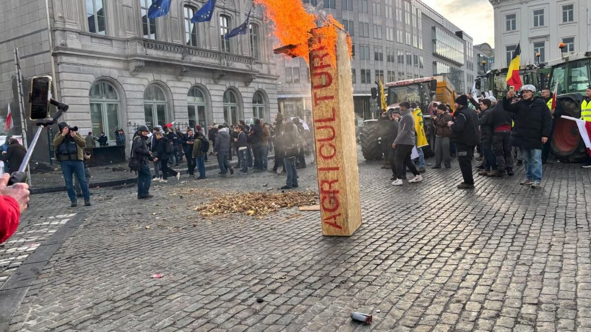 Ένταση στο κέντρο των Βρυξελλών ανάμεσα σε αγρότες και αστυνομικούς