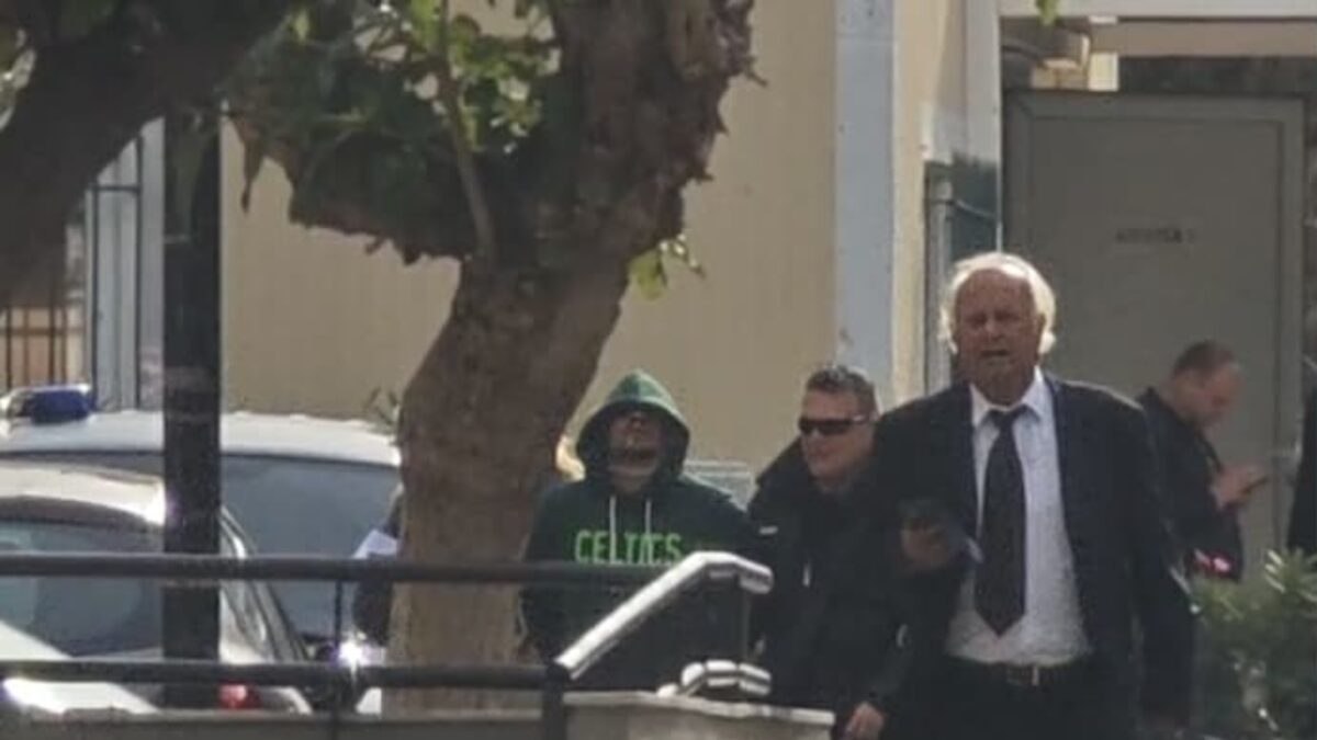 Άνδρας μεταφέρεται στα δικαστήρια