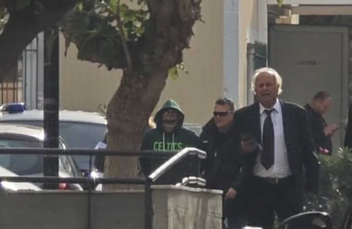 Άνδρας μεταφέρεται στα δικαστήρια