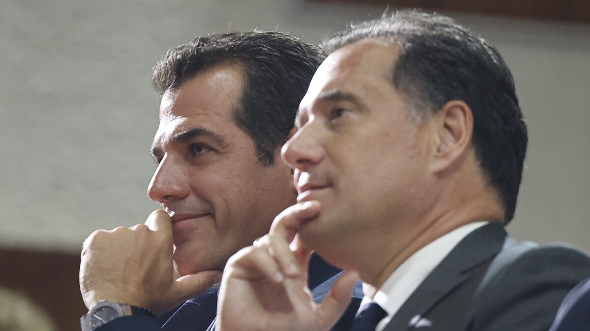 Ο υπουργός Υγείας, Άδωνις Γεωργιάδης και ο υπουργός Μετανάστευσης και Ασύλου, Θάνος Πλεύρης