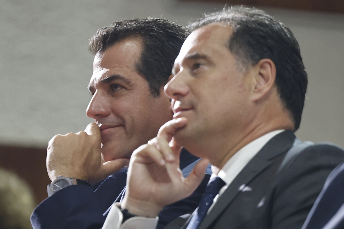 Ο υπουργός Υγείας, Άδωνις Γεωργιάδης και ο υπουργός Μετανάστευσης και Ασύλου, Θάνος Πλεύρης