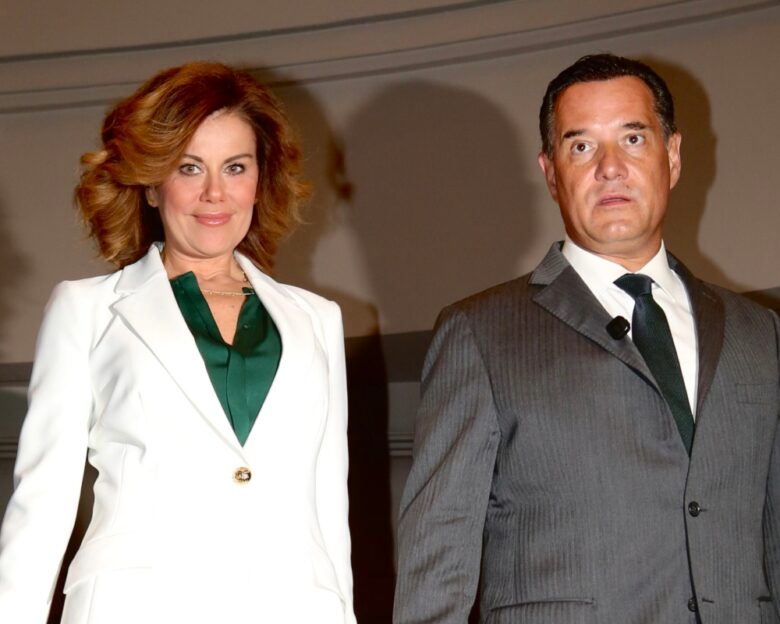 Άδωνις Γεωργιάδης: Στο πλευρό του για την παρουσίαση της «Ρώμης» η Ευγενία Μανωλίδου και ο γιος τους – Δείτε φωτογραφίες