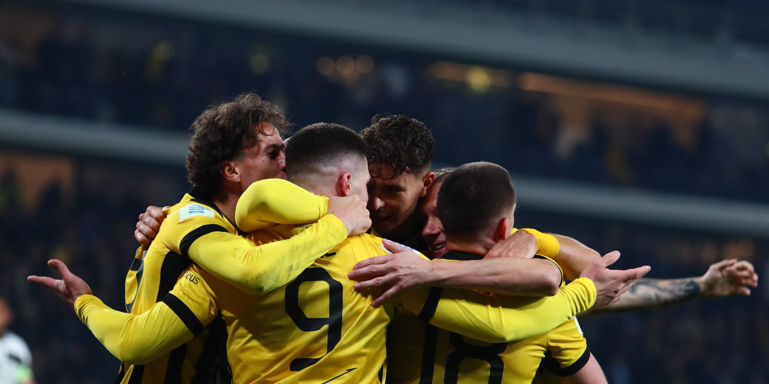 Οι παίκτες της ΑΕΚ πανηγυρίζουν κόντρα στην ΑΕΚ (ΣΩΤΗΡΗΣ ΔΗΜΗΤΡΟΠΟΥΛΟΣ