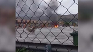 Αυτοκίνητο τυλίχθηκε στις φλόγες στην Αθηνών – Κορίνθου, στα διόδια Καλαμακίου