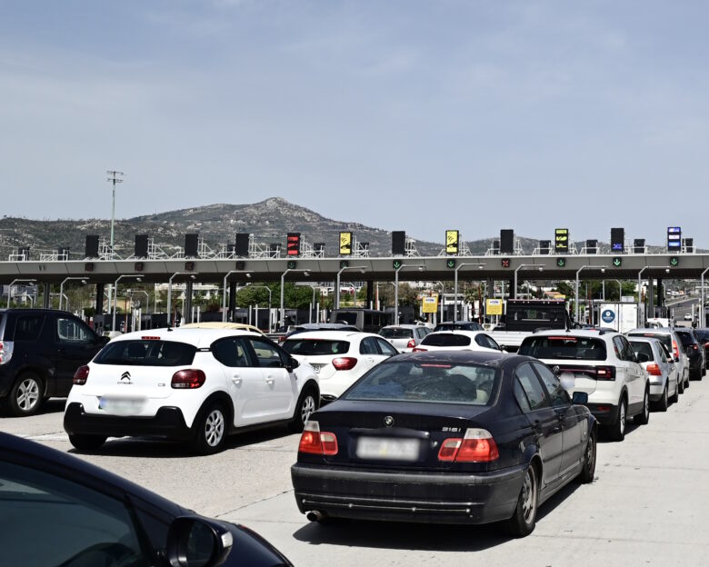 Διακοπή κυκλοφορίας στην Αθηνών – Λαμίας, στα διόδια Αφιδνών: Ξέσπασε φωτιά σε φορτηγό