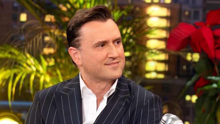 Ο Αργύρης Αγγέλου στο πλατό της εκπομπής «The 2night Show»