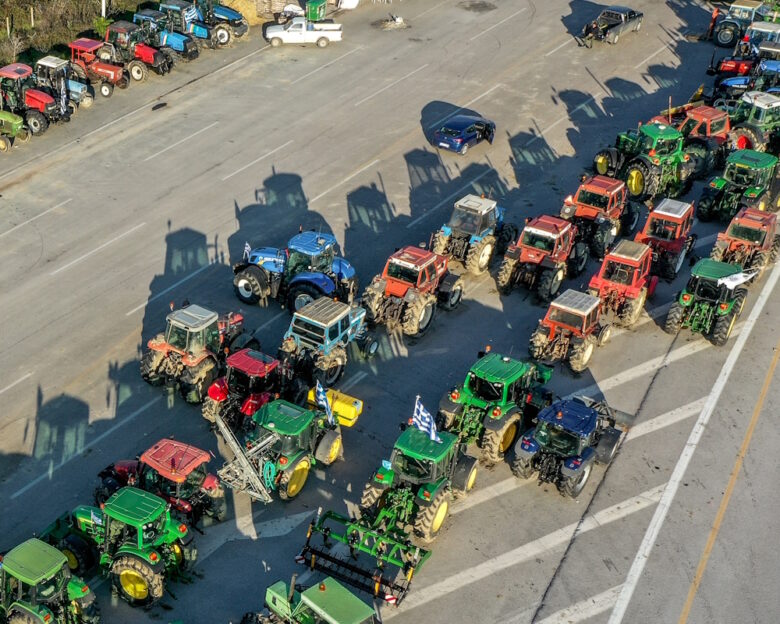 Αγρότες: Σε σταυροδρόμι τα μπλόκα – Τα σενάρια νέων μέτρων στήριξης και τα ανοιχτά μέτωπα