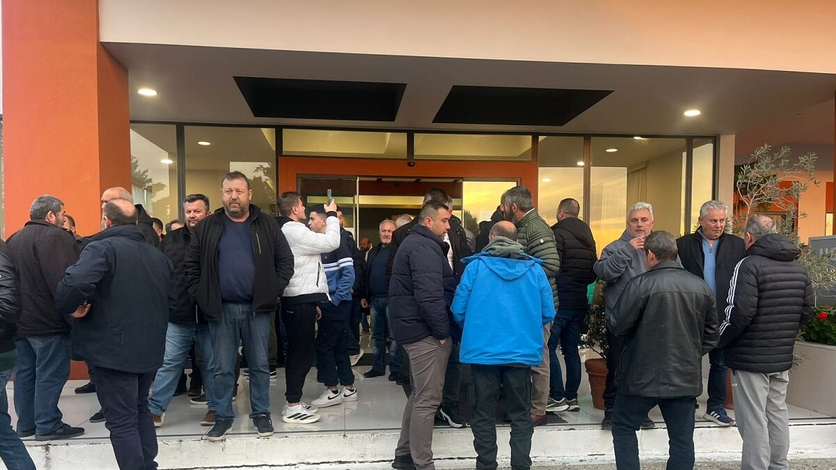 Από τη μεσημεριανή σύσκεψη των αγροτών για τα μπλόκα