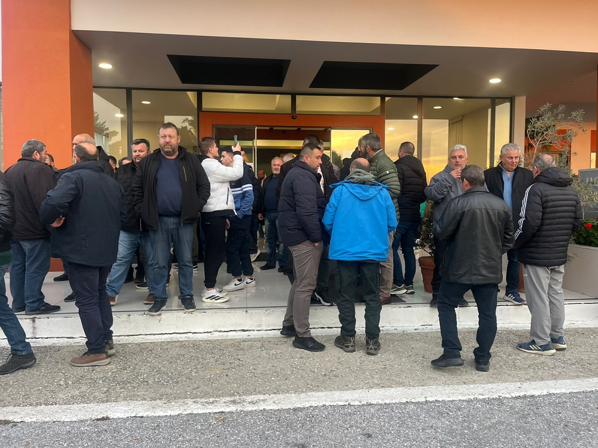 Από τη μεσημεριανή σύσκεψη των αγροτών για τα μπλόκα