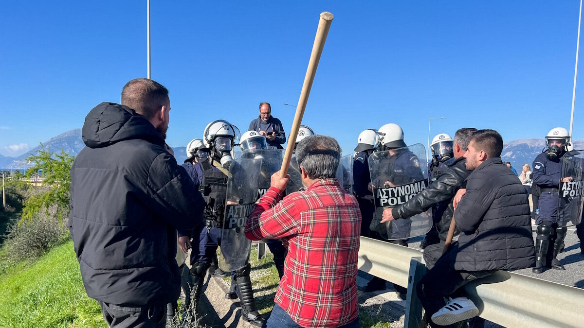 Αγρότες και κτηνοτρόφοι από την Αχαΐα στην γέφυρα Ρίου - Αντιρρίου