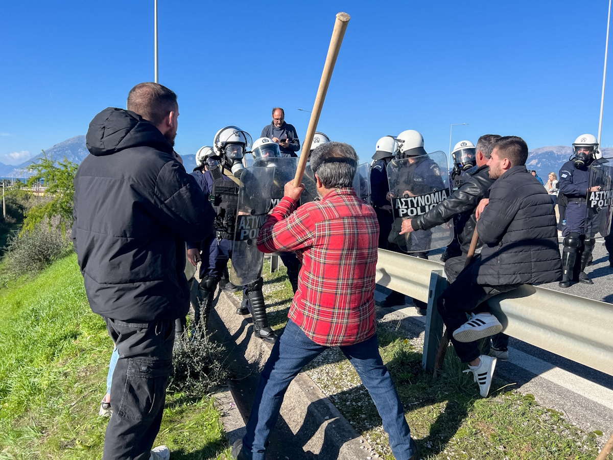 Αγρότες και κτηνοτρόφοι από την Αχαΐα στην γέφυρα Ρίου - Αντιρρίου