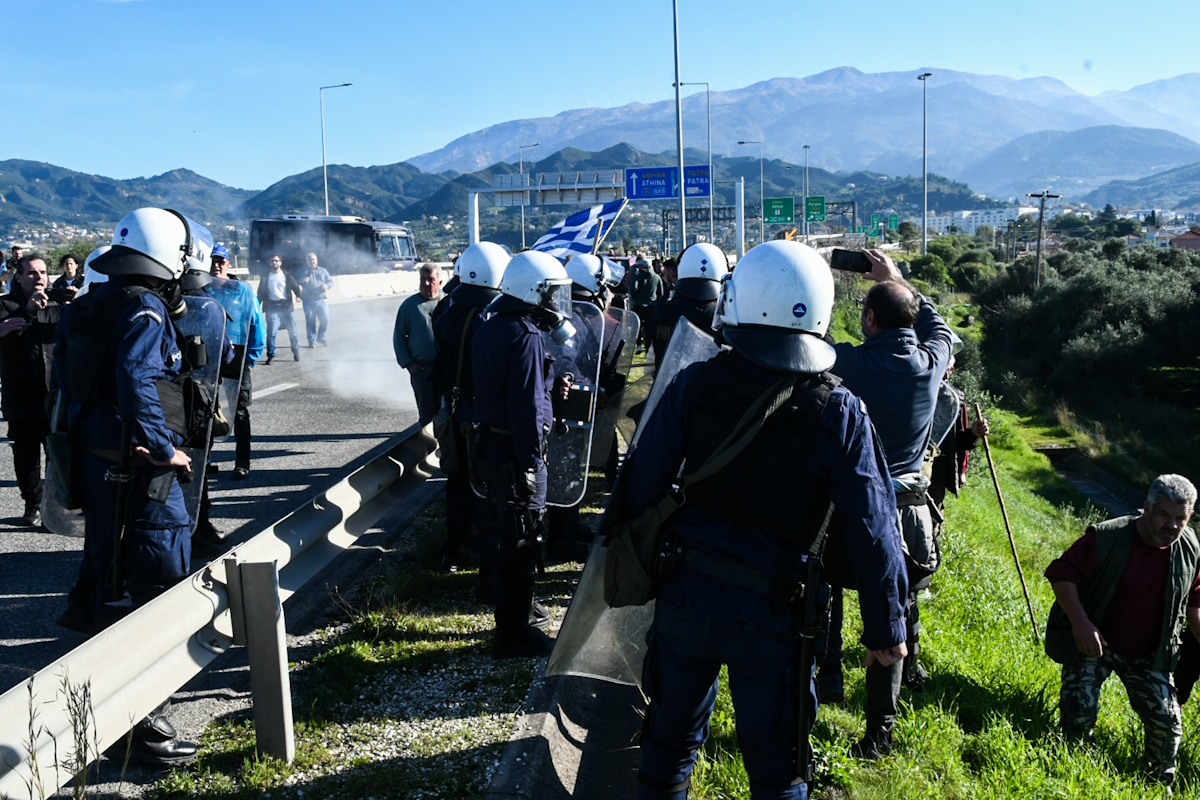 Αγρότες και κτηνοτρόφοι από την Αχαΐα στην γέφυρα Ρίου - Αντιρρίου