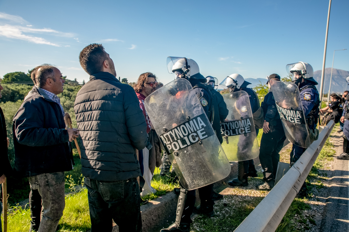 Αγρότες και κτηνοτρόφοι από την Αχαΐα στην γέφυρα Ρίου - Αντιρρίου