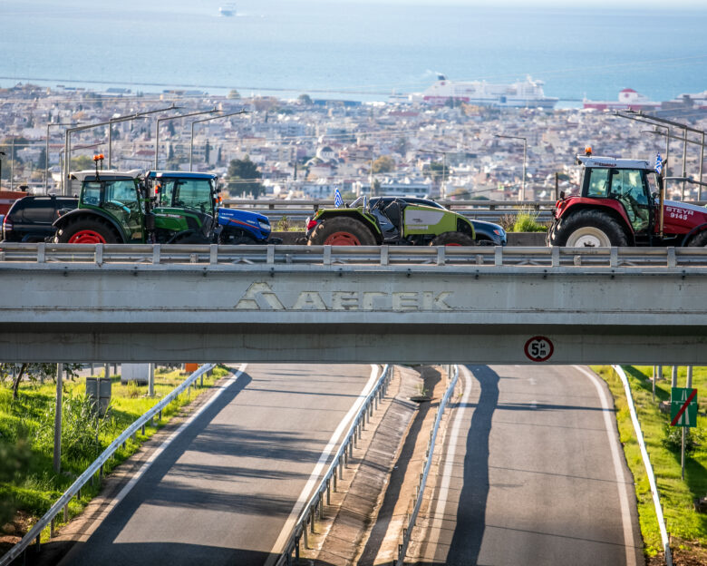 Μπλόκα αγροτών: Ο χάρτης των κινητοποιήσεων σε όλη την Ελλάδα – Η αυριανή σύσκεψη στη Νίκαια κρίνει πολλά