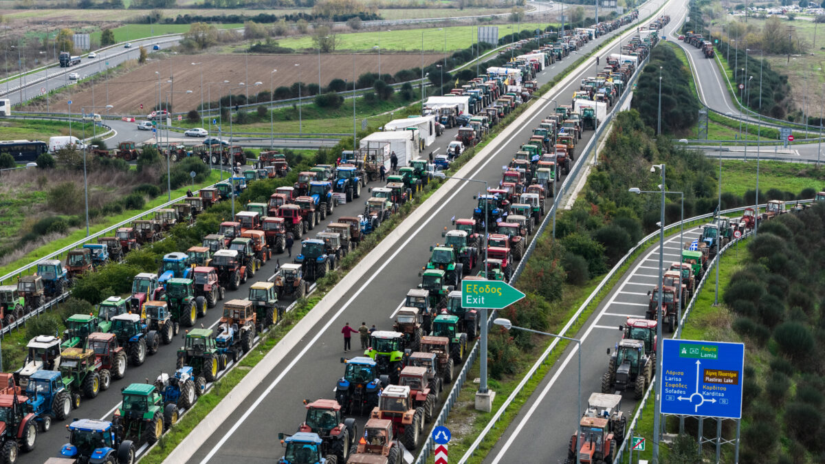Aγρότες: Νέες κινητοποιήσεις σε Ιονία Οδό και Κάστρο – Θεσσαλονίκη περικυκλωμένη από τρία μπλόκα Αγρότες