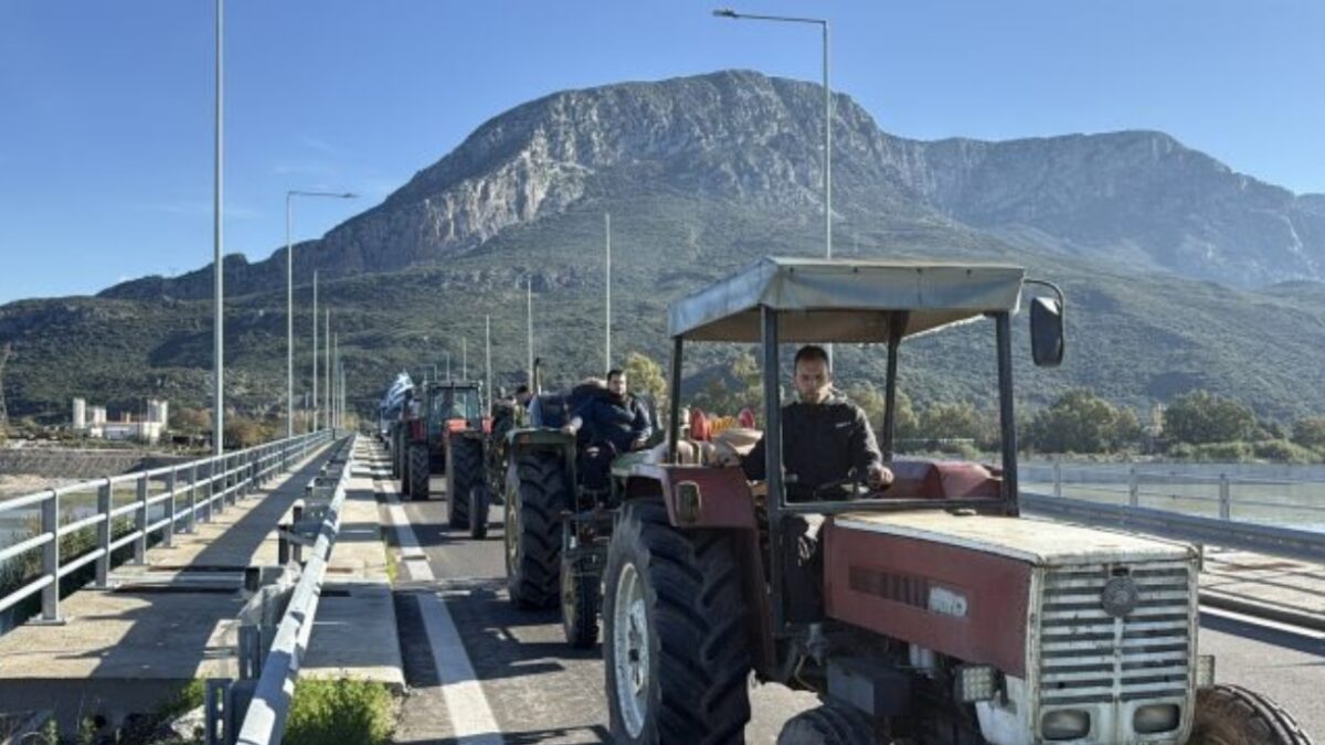 Ανυποχώρητοι οι αγρότες μετά το κάλεσμα Μητσοτάκη για διάλογο – Νέο μπλόκο στην γέφυρα του Εύηνου