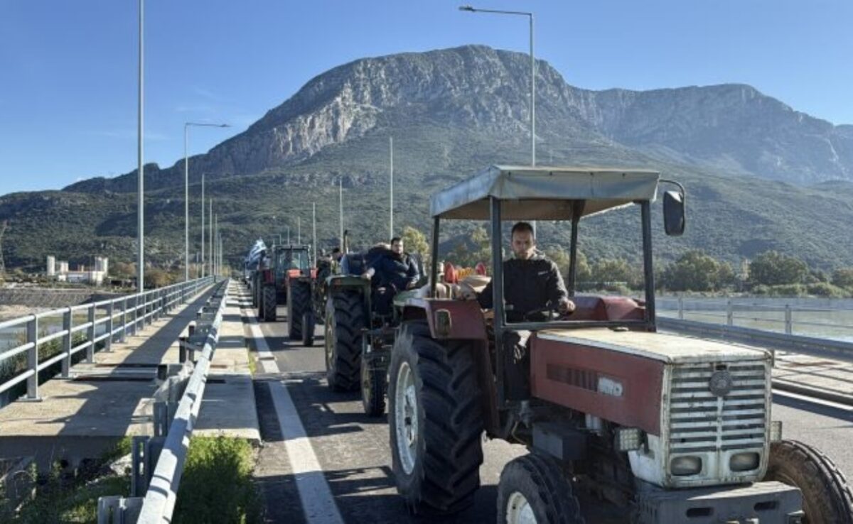 Ανυποχώρητοι οι αγρότες μετά το κάλεσμα Μητσοτάκη για διάλογο – Νέο μπλόκο στην γέφυρα του Εύηνου