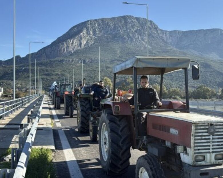 Ανυποχώρητοι οι αγρότες μετά το κάλεσμα Μητσοτάκη για διάλογο – Νέο μπλόκο στην γέφυρα του Εύηνου