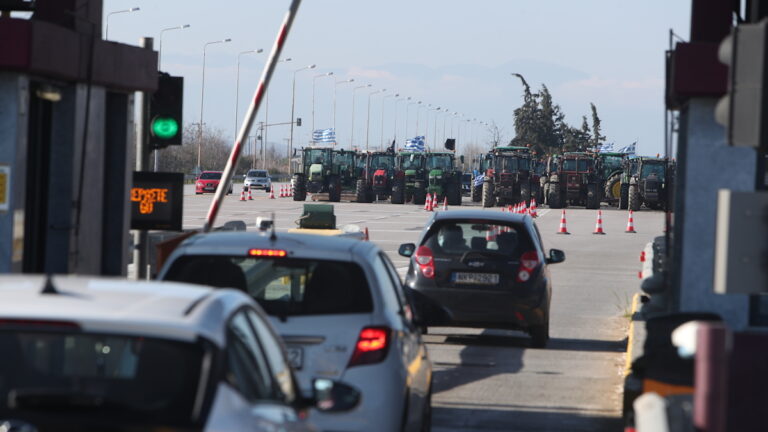 Μπλόκο αγροτών στα Μάλγαρα του νομού Θεσσαλονίκης