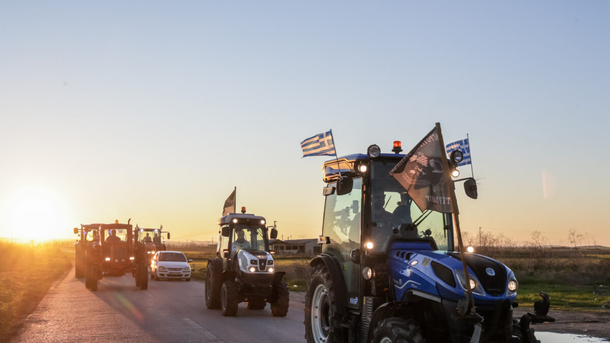Μπλόκο αγροτών στη Λάρισα