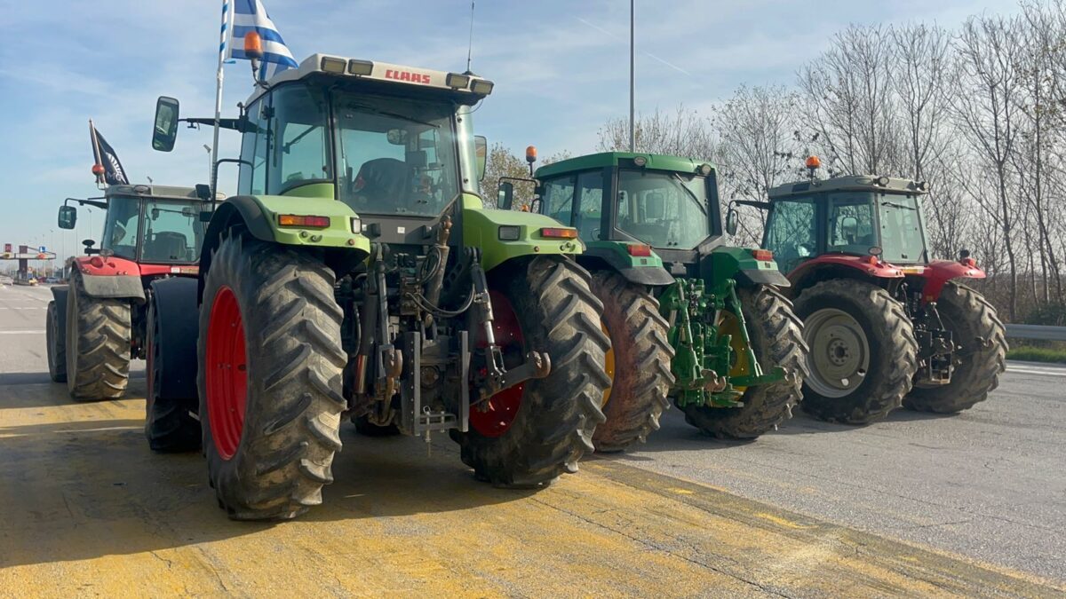 Αγρότες καβγάδισαν on air: «Δεν είμαστε ούτε καλικάντζαροι, ούτε λαγοί» – «Υπάρχει η πλειοψηφία των μπλόκων»